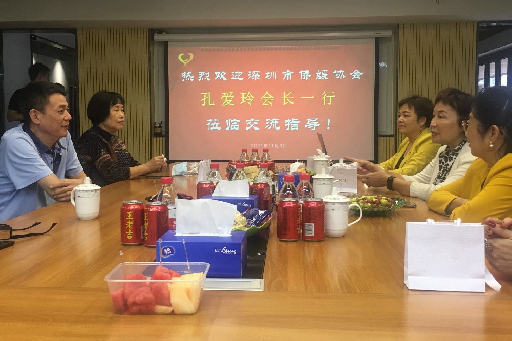 深圳市侨媛协会会长孔爱玲一行莅临我会交流指导